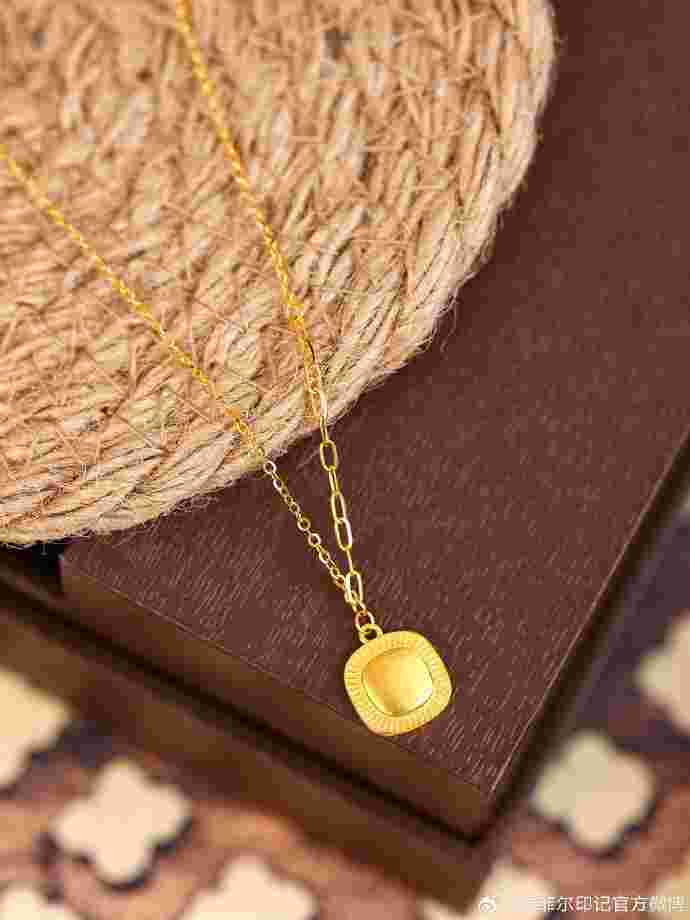 黄金项链经典不过时款,黄金项链经典不过时款式有哪些-第1张图片-翡翠网 黄金项链经典不过时款,黄金项链经典不过时款式有哪些-第1张图片-翡翠网