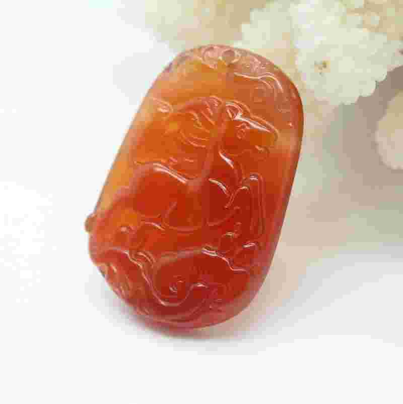 5大生肖不宜戴红玛瑙怎么判断玛瑙已经戴活了-第1张图片-翡翠网 5大生肖不宜戴红玛瑙怎么判断玛瑙已经戴活了-第1张图片-翡翠网