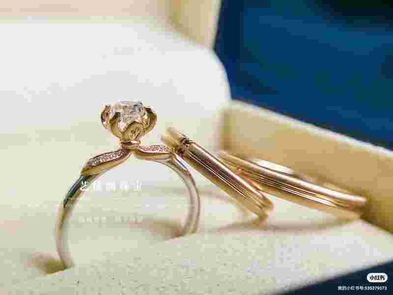 婚戒婚戒指男女怎么带-第1张图片-翡翠网 婚戒婚戒指男女怎么带-第1张图片-翡翠网