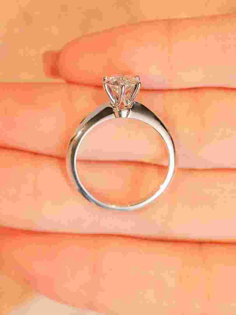 钻戒十大经典款图,钻戒十大经典款-第1张图片-翡翠网 钻戒十大经典款图,钻戒十大经典款-第1张图片-翡翠网