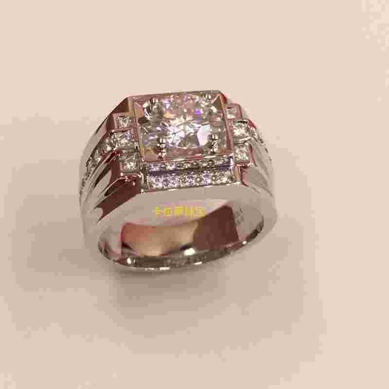 男人戴钻戒好还是黄金戒指好呢男人戴钻戒好还是黄金戒指好-第1张图片-翡翠网