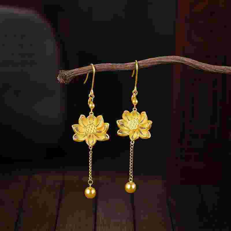 金耳环如何取出来,血流如何金耳环-第1张图片-翡翠网 金耳环如何取出来,血流如何金耳环-第1张图片-翡翠网