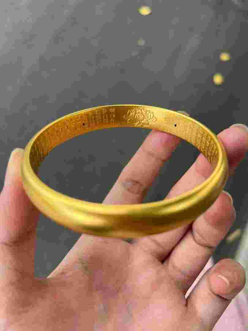 一个金镯子大概多少克女士,一个金镯子大概多少克-第1张图片-翡翠网