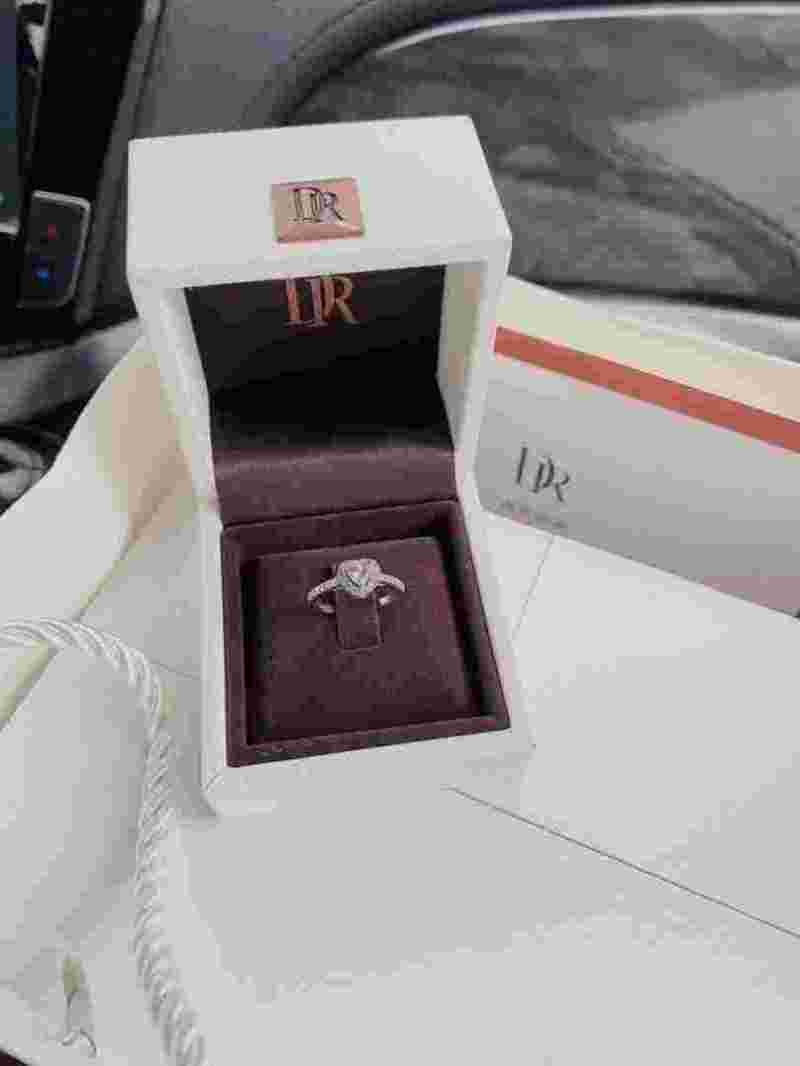 dr钻戒真的只能买一次吗离婚了再买怎么办dr钻戒真的只能买一次吗-第1张图片-翡翠网