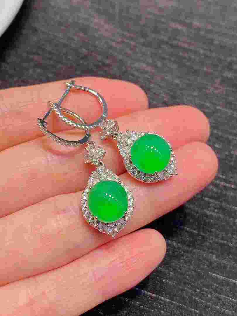 翡翠耳钉大全,翡翠耳钉大全图片-第1张图片-翡翠网