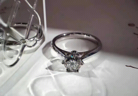 为什么钻石那么贵,为什么钻石那么贵却很多人买-第2张图片-翡翠网