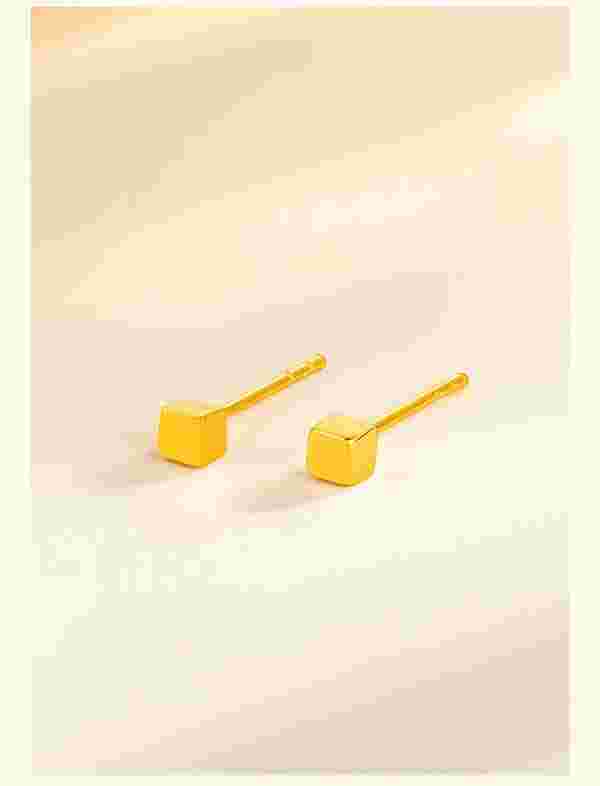 金耳环一般多少克为好金耳环最小一对几克-第1张图片-翡翠网