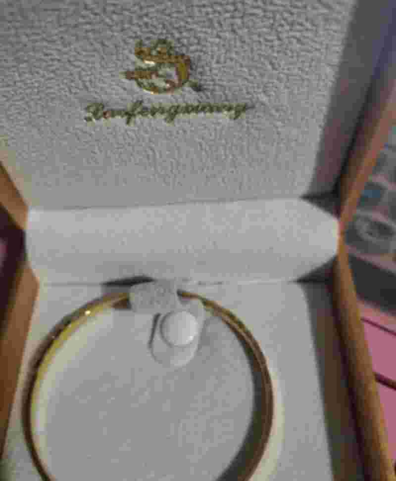 老凤祥回收价格今天多少一克老凤祥30克实心金手镯-第1张图片-翡翠网 老凤祥回收价格今天多少一克老凤祥30克实心金手镯-第1张图片-翡翠网