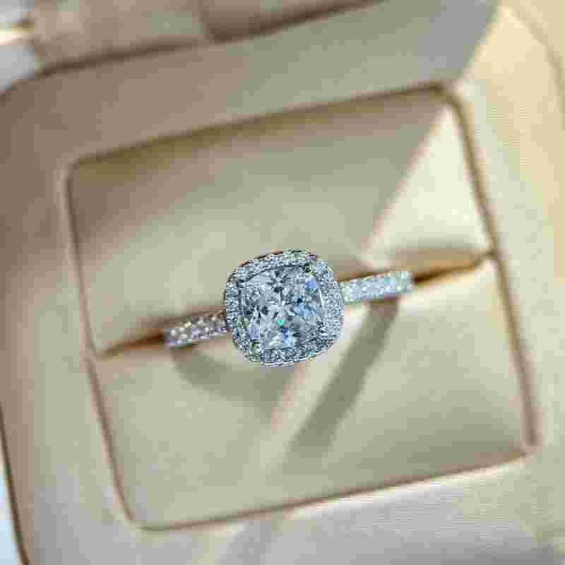 女钻戒图片大全唯美图片,钻戒图片大全唯美图片欣赏-第2张图片-翡翠网 女钻戒图片大全唯美图片,钻戒图片大全唯美图片欣赏-第2张图片-翡翠网