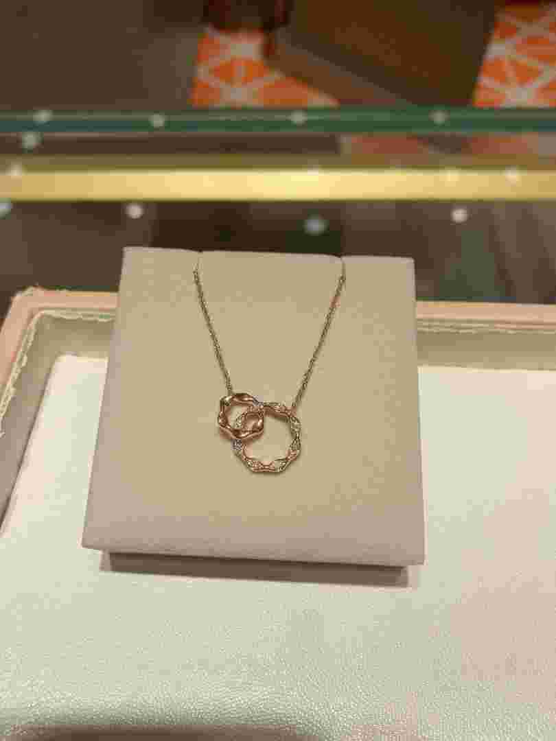 周生生钻石吊坠图片及价格周生生钻戒款式图片大全新款2020-第1张图片-翡翠网 周生生钻石吊坠图片及价格周生生钻戒款式图片大全新款2020-第1张图片-翡翠网