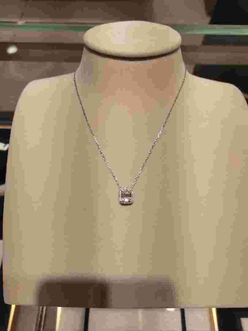 周生生钻石吊坠图片及价格周生生钻戒款式图片大全新款2020-第2张图片-翡翠网 周生生钻石吊坠图片及价格周生生钻戒款式图片大全新款2020-第2张图片-翡翠网