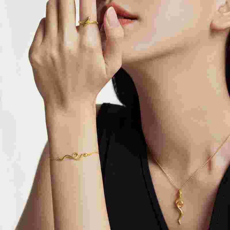 黄金戒指2020年最流行女款式2022黄金戒指最新款式女-第2张图片-翡翠网 黄金戒指2020年最流行女款式2022黄金戒指最新款式女-第2张图片-翡翠网