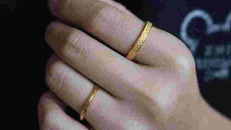 打一个金戒指多少钱打一个金戒指 需要几克-第2张图片-翡翠网 打一个金戒指多少钱打一个金戒指 需要几克-第2张图片-翡翠网