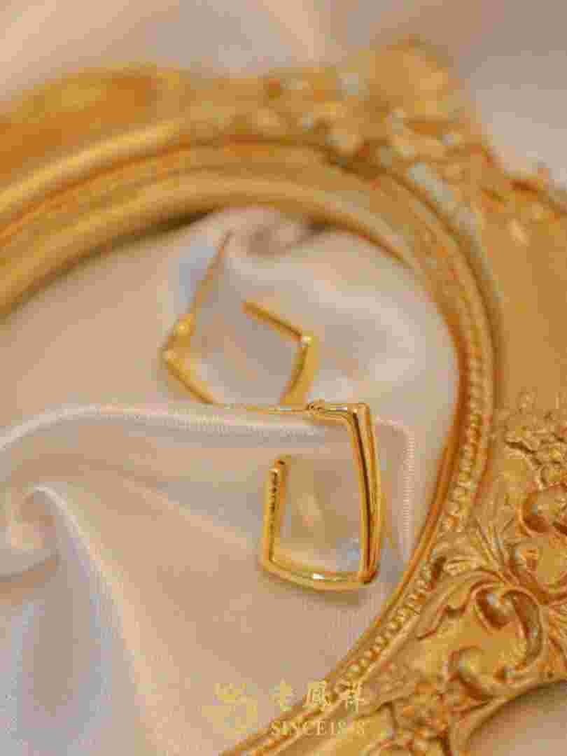 老凤祥黄金耳环图片大全老凤祥黄金耳环图片和价格-第1张图片-翡翠网 老凤祥黄金耳环图片大全老凤祥黄金耳环图片和价格-第1张图片-翡翠网