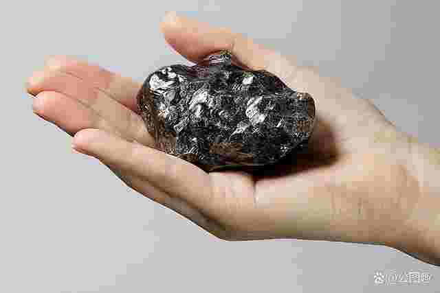 世界上最小的钻石图片世界上最小的钻石长什么样-第1张图片-翡翠网 世界上最小的钻石图片世界上最小的钻石长什么样-第1张图片-翡翠网