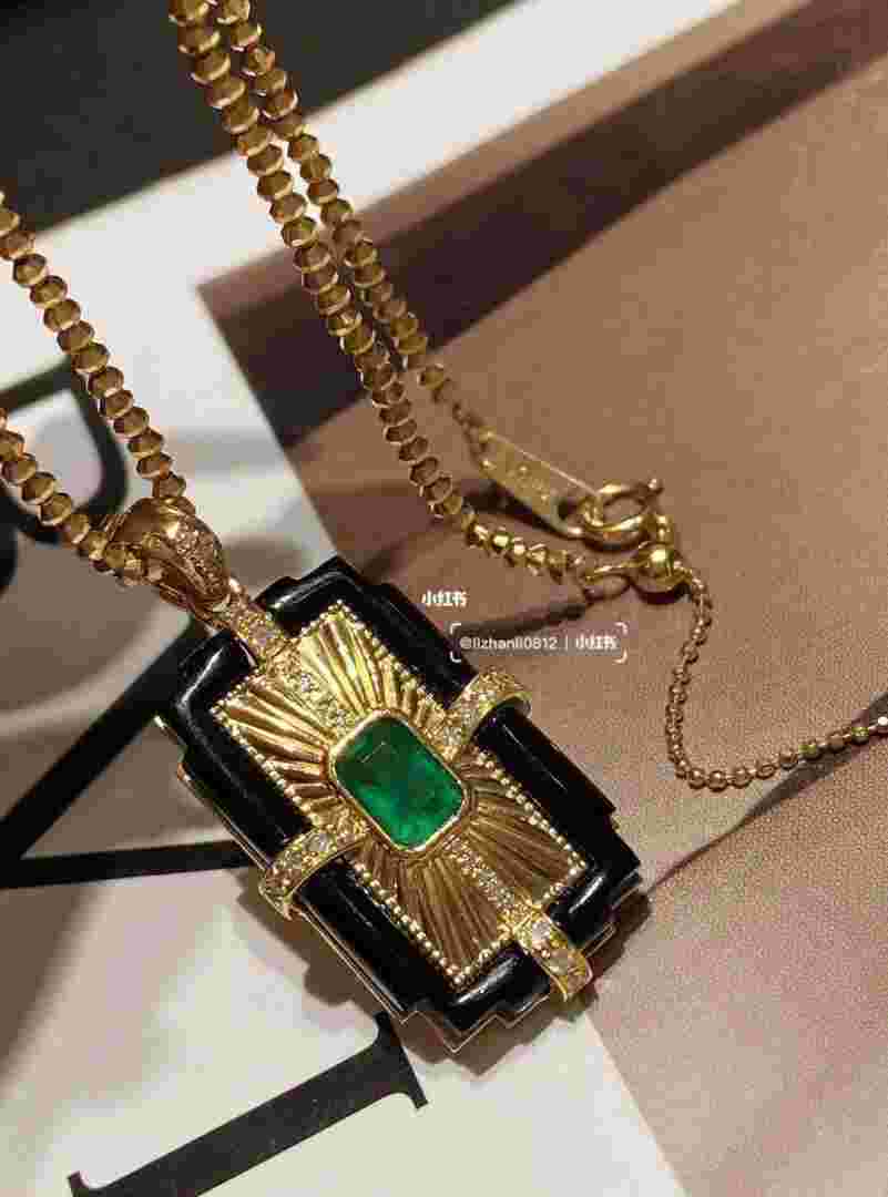 18k金戴一个月就黑了,18k金戴一个月就黑了怎么清洗-第1张图片-翡翠网 18k金戴一个月就黑了,18k金戴一个月就黑了怎么清洗-第1张图片-翡翠网