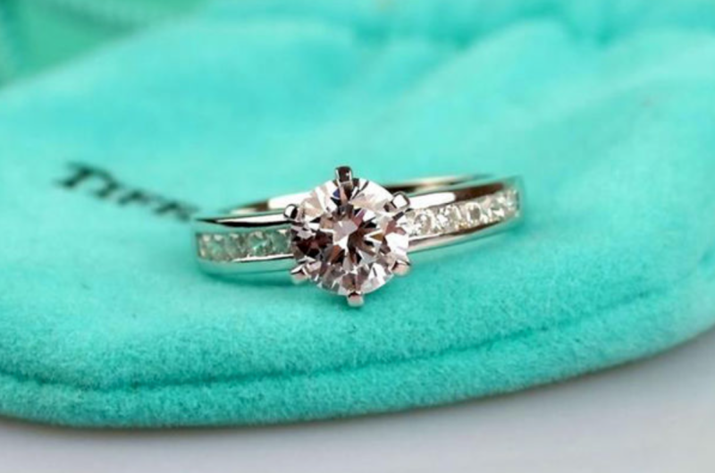 买钻戒哪里好买钻戒哪里便宜-第2张图片-翡翠网 买钻戒哪里好买钻戒哪里便宜-第2张图片-翡翠网