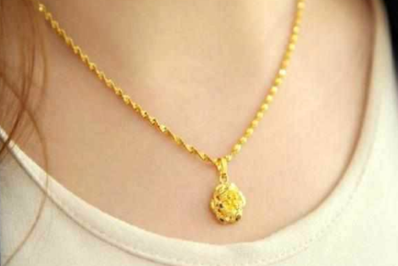 45一50岁女人适合戴什么项链呢,45一50岁女人适合戴什么项链-第2张图片-翡翠网 45一50岁女人适合戴什么项链呢,45一50岁女人适合戴什么项链-第2张图片-翡翠网