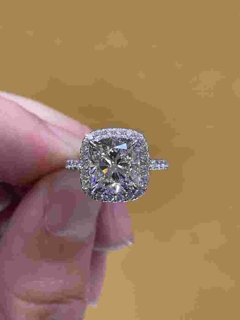 3克拉钻石,3克拉钻石有多重-第1张图片-翡翠网 3克拉钻石,3克拉钻石有多重-第1张图片-翡翠网