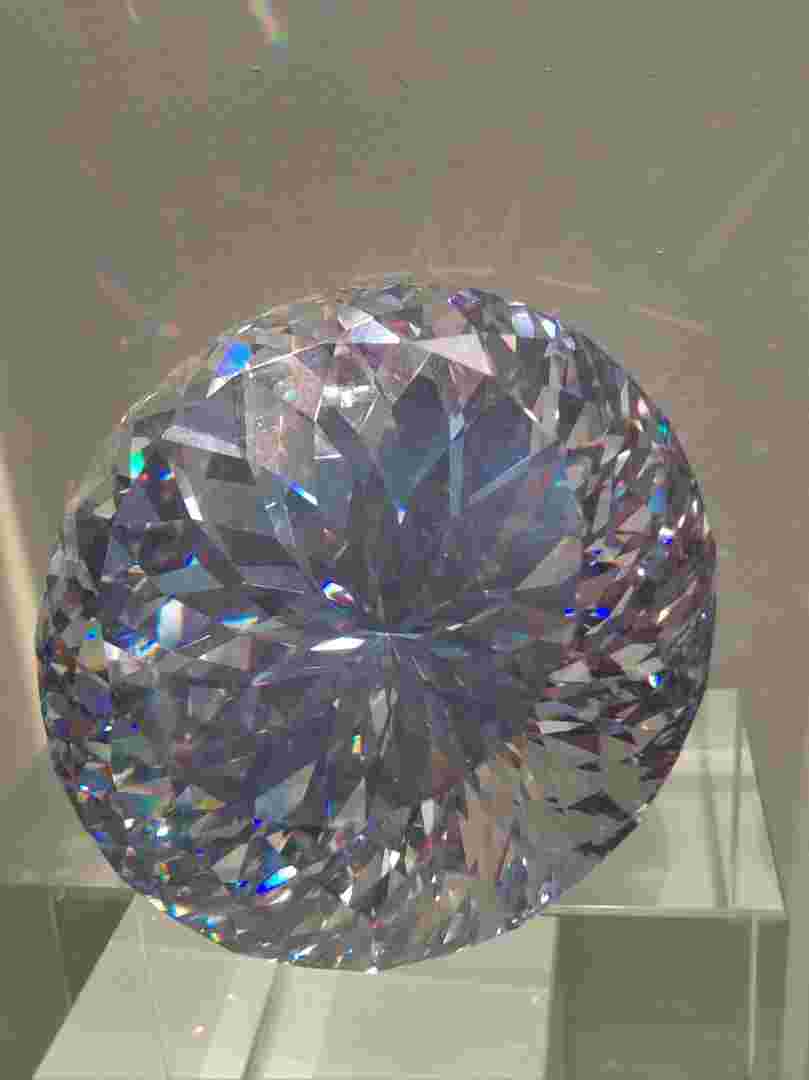 稀有钻石有哪些颜色最稀有的钻石种类-第1张图片-翡翠网 稀有钻石有哪些颜色最稀有的钻石种类-第1张图片-翡翠网