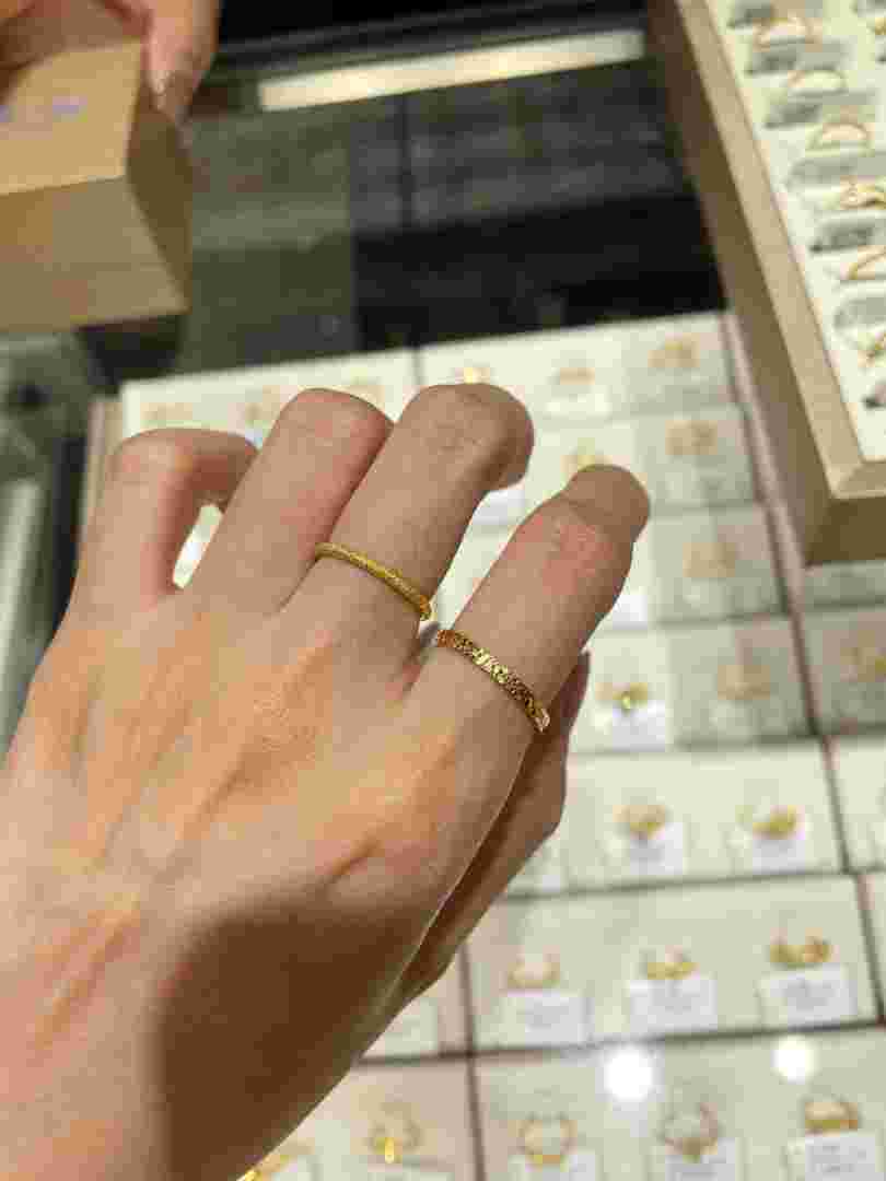 一个金戒指大约多重一个金戒指大概有多少克-第1张图片-翡翠网 一个金戒指大约多重一个金戒指大概有多少克-第1张图片-翡翠网