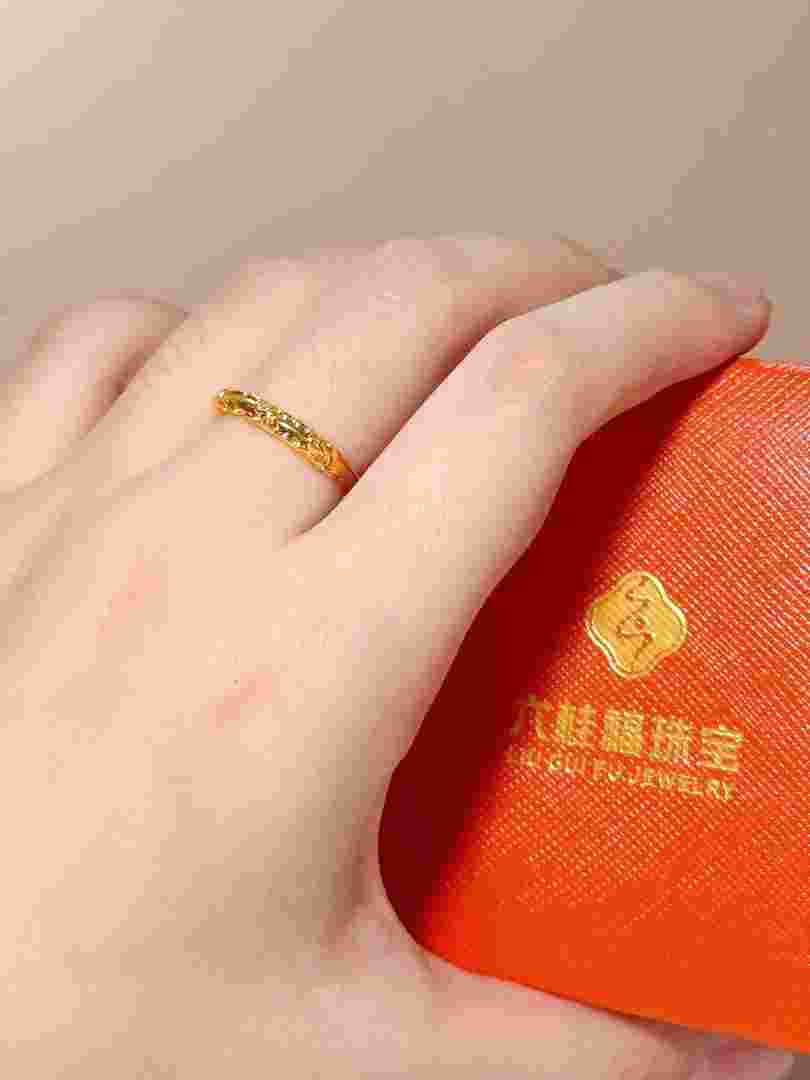 黄金戒指有哪些款式 图片黄金戒指有哪些款式-第2张图片-翡翠网 黄金戒指有哪些款式 图片黄金戒指有哪些款式-第2张图片-翡翠网