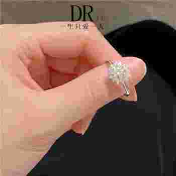 莫桑钻一个戒指几百块钱是正品几十元的莫桑钻戒指是真的吗-第2张图片-翡翠网 莫桑钻一个戒指几百块钱是正品几十元的莫桑钻戒指是真的吗-第2张图片-翡翠网