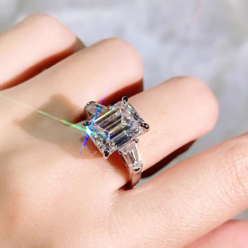 莫桑钻一个戒指几百块钱是正品几十元的莫桑钻戒指是真的吗