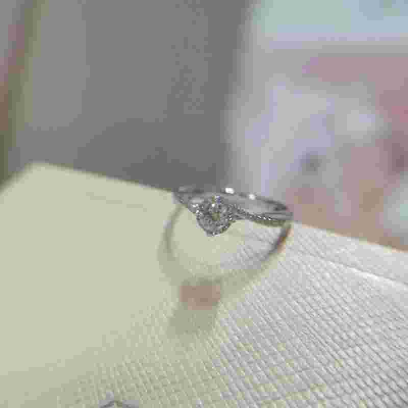 求婚先买个普通戒指再买钻戒,求婚买一个钻戒结婚还买一个吗-第2张图片-翡翠网 求婚先买个普通戒指再买钻戒,求婚买一个钻戒结婚还买一个吗-第2张图片-翡翠网