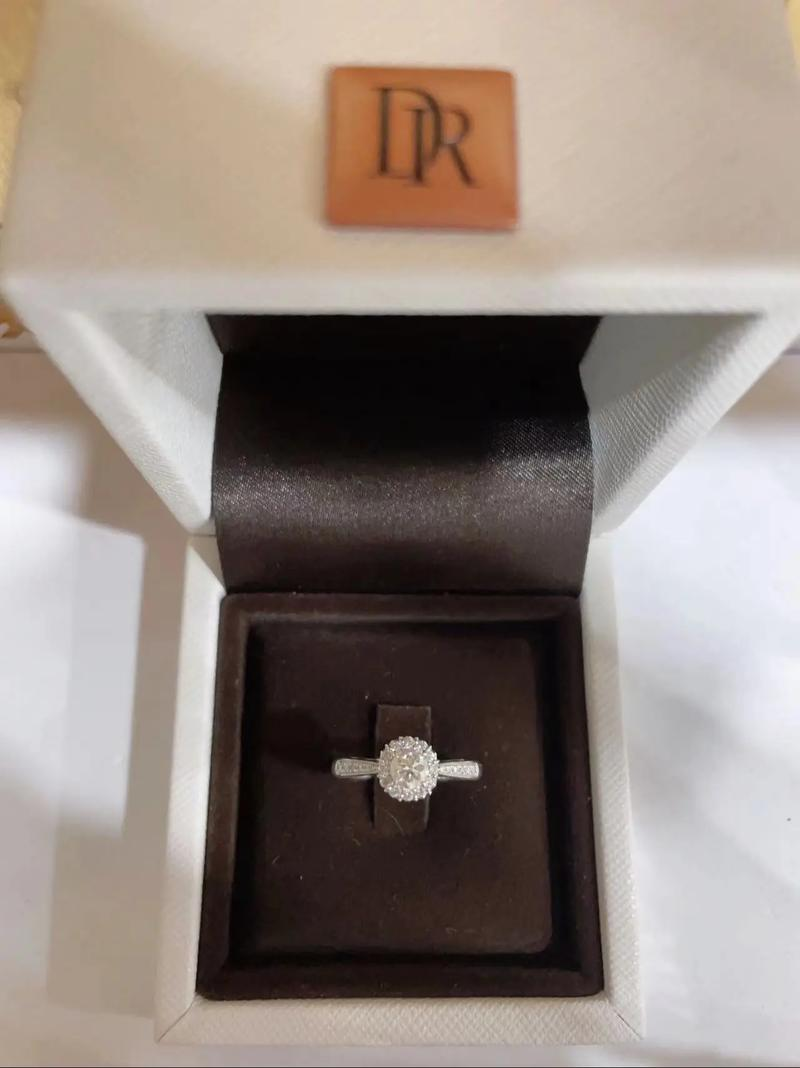 定制钻戒一生一次的是哪个品牌,一辈子定制一个钻戒