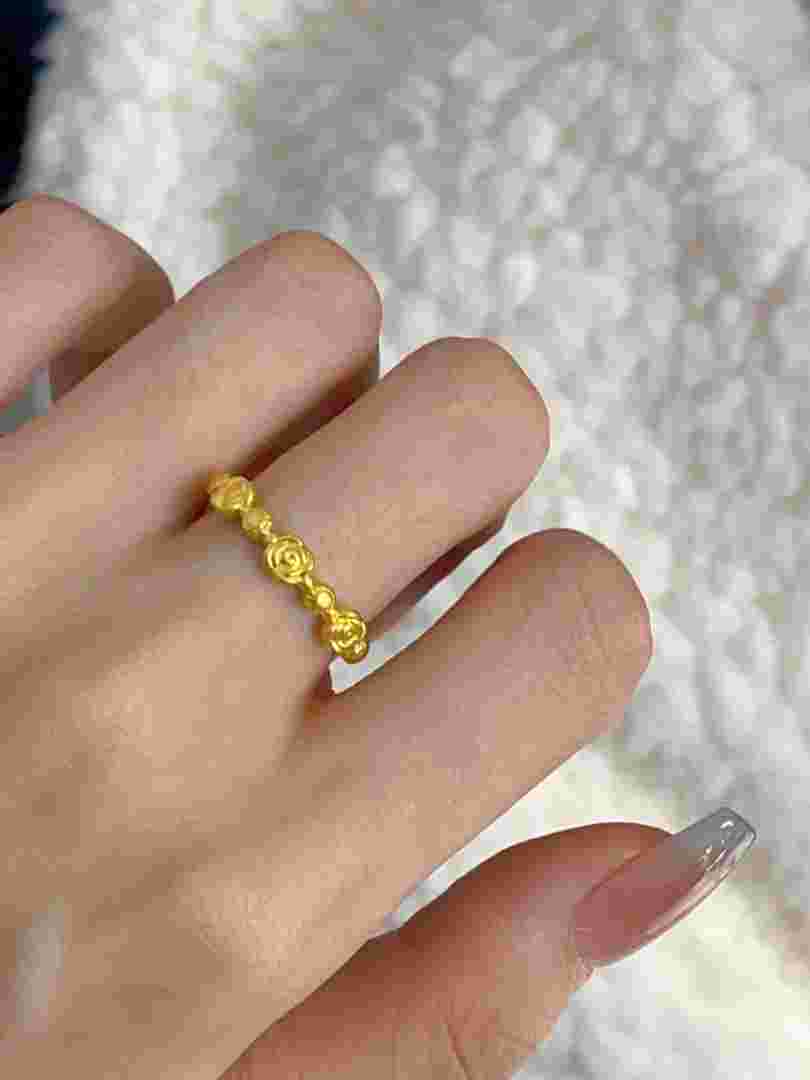 金戒指图片女士戴金戒指图片女士