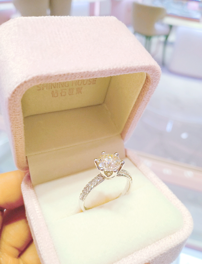 2克拉钻戒5万能买吗,2克拉钻戒5万能买吗值得买吗