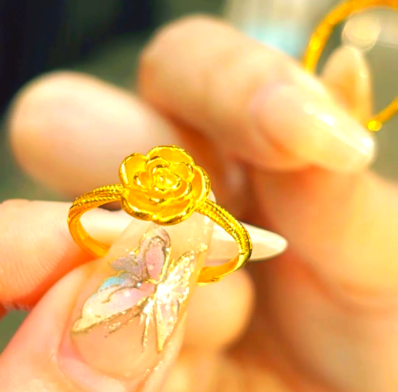 适合年轻人戴的黄金戒指年轻人适合戴什么样的黄金手镯