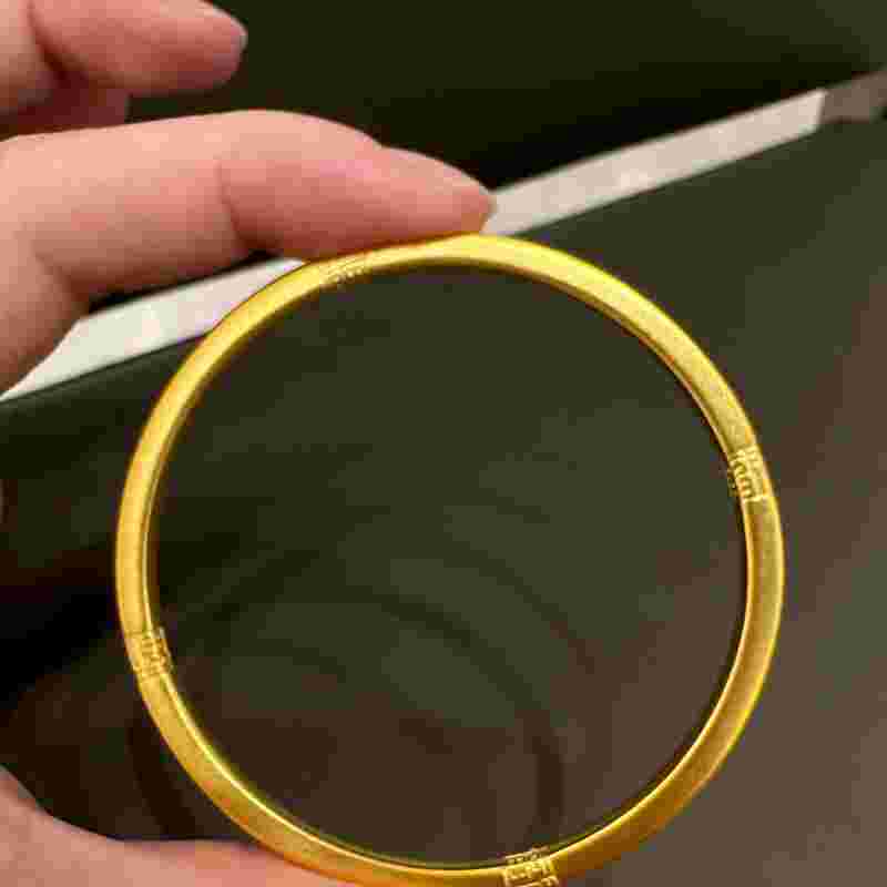 50岁女人戴金手镯多少克的,50岁女人带多少克的黄金项链-第2张图片-翡翠网 50岁女人戴金手镯多少克的,50岁女人带多少克的黄金项链-第2张图片-翡翠网