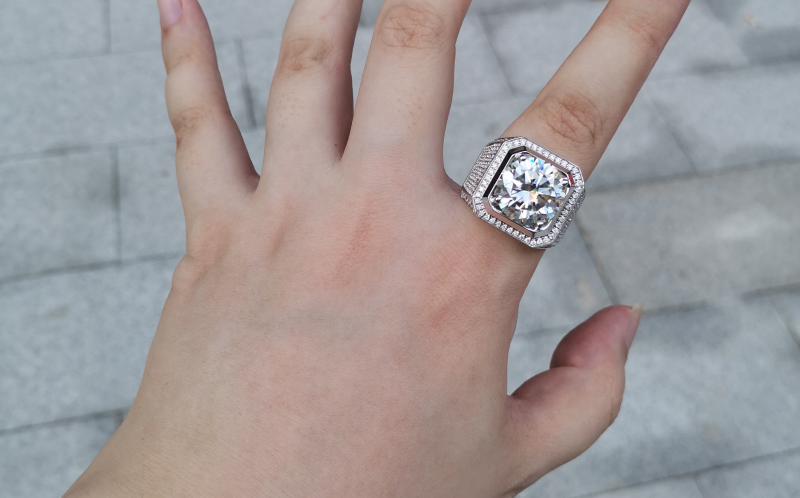 10克拉的钻石有多大,10克拉钻石有多大图片