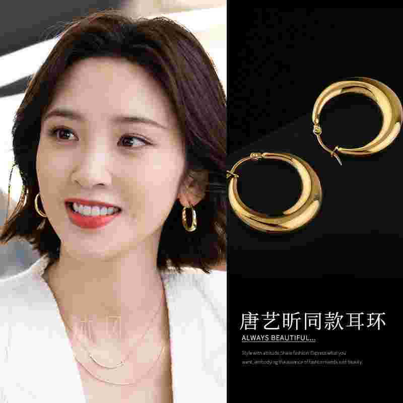 2025最火十大耳环,40一50岁戴什么耳环-第2张图片-翡翠网 2025最火十大耳环,40一50岁戴什么耳环-第2张图片-翡翠网