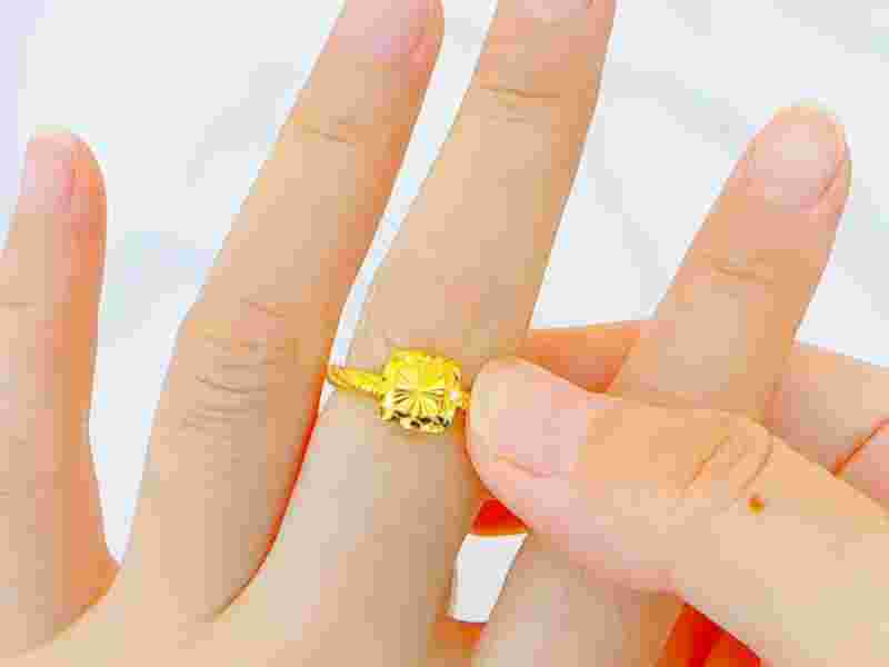 手戴黄金戒指图片大全手戴黄金戒指图片