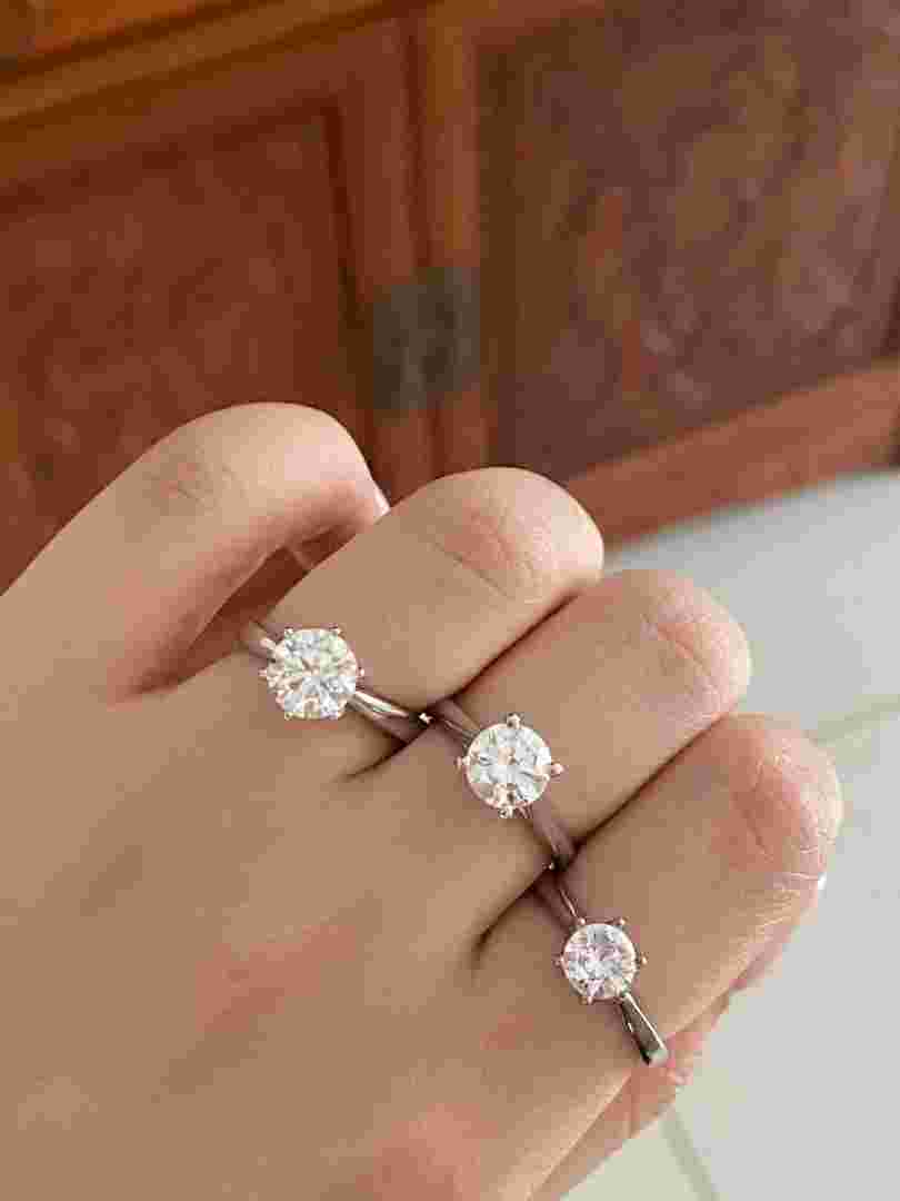 锆石和莫桑钻有什么区别,哪个好?锆石和莫桑钻的哪个好-第1张图片-翡翠网 锆石和莫桑钻有什么区别,哪个好?锆石和莫桑钻的哪个好-第1张图片-翡翠网