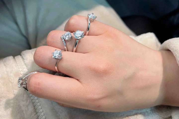 锆石和莫桑钻有什么区别,哪个好?锆石和莫桑钻的哪个好-第2张图片-翡翠网 锆石和莫桑钻有什么区别,哪个好?锆石和莫桑钻的哪个好-第2张图片-翡翠网