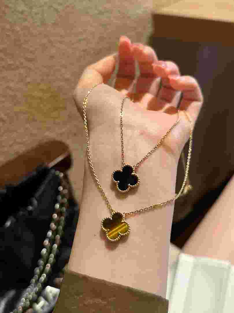 18k金项链一般多少钱一克,一条正常的18k金项链需要多少钱-第1张图片-翡翠网