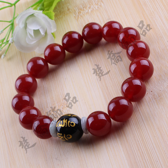 红玛瑙的鉴别方法,红玛瑙的功效与作用-第1张图片-翡翠网 红玛瑙的鉴别方法,红玛瑙的功效与作用-第1张图片-翡翠网