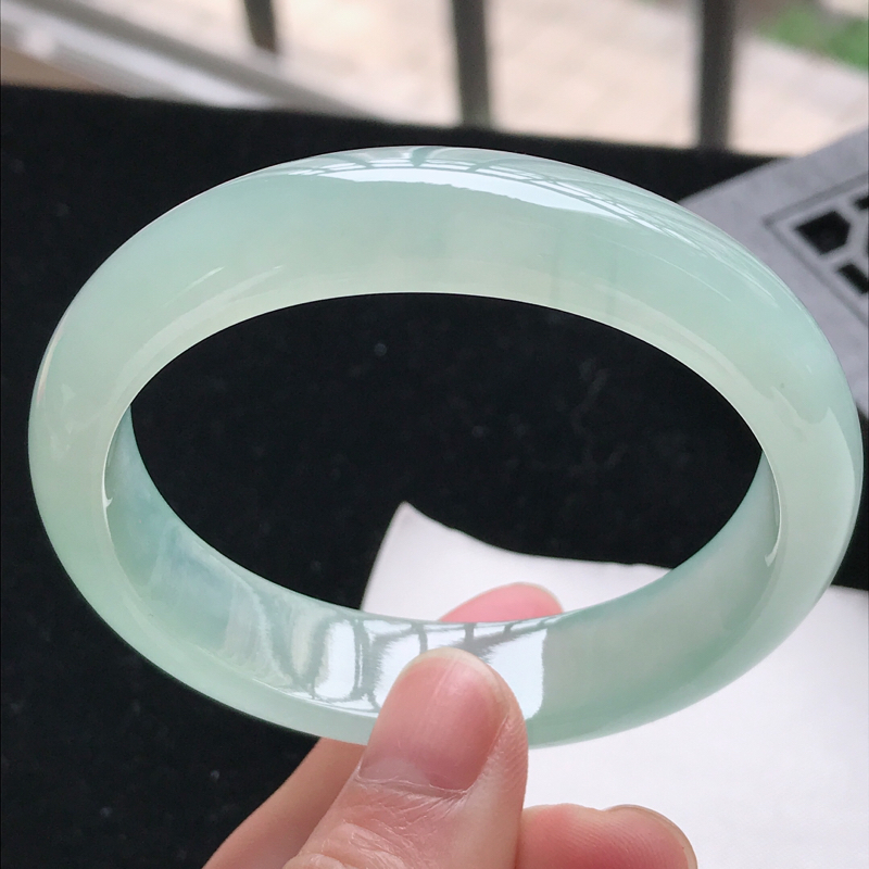 翡翠手镯种糯种翡翠手镯-第1张图片-翡翠网 翡翠手镯种糯种翡翠手镯-第1张图片-翡翠网