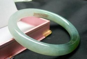 玉石的鉴别方法注胶的翡翠怎么样才能看出来-第2张图片-翡翠网 玉石的鉴别方法注胶的翡翠怎么样才能看出来-第2张图片-翡翠网