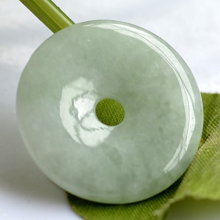 花18500买了个翡翠镯子,翡翠a货是什么意思-第1张图片-翡翠网