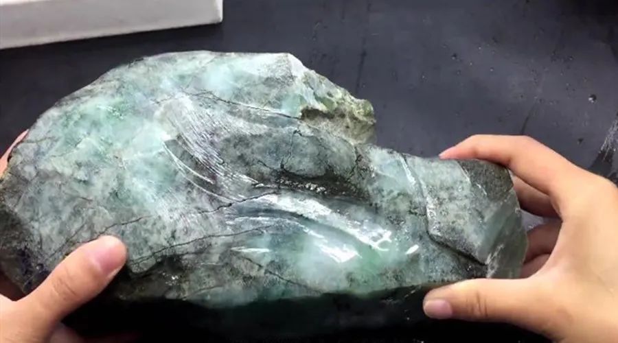 翡翠原石冰种,带玉石和翡翠对人体有什么好处?-第2张图片-翡翠网 翡翠原石冰种,带玉石和翡翠对人体有什么好处?-第2张图片-翡翠网