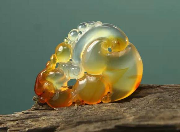 玉髓是玉石吗,玉髓和玉的区别价格-第1张图片-翡翠网 玉髓是玉石吗,玉髓和玉的区别价格-第1张图片-翡翠网