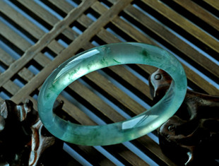 老坑玻璃种翡翠手镯玻璃种翡翠手镯-第1张图片-翡翠网 老坑玻璃种翡翠手镯玻璃种翡翠手镯-第1张图片-翡翠网