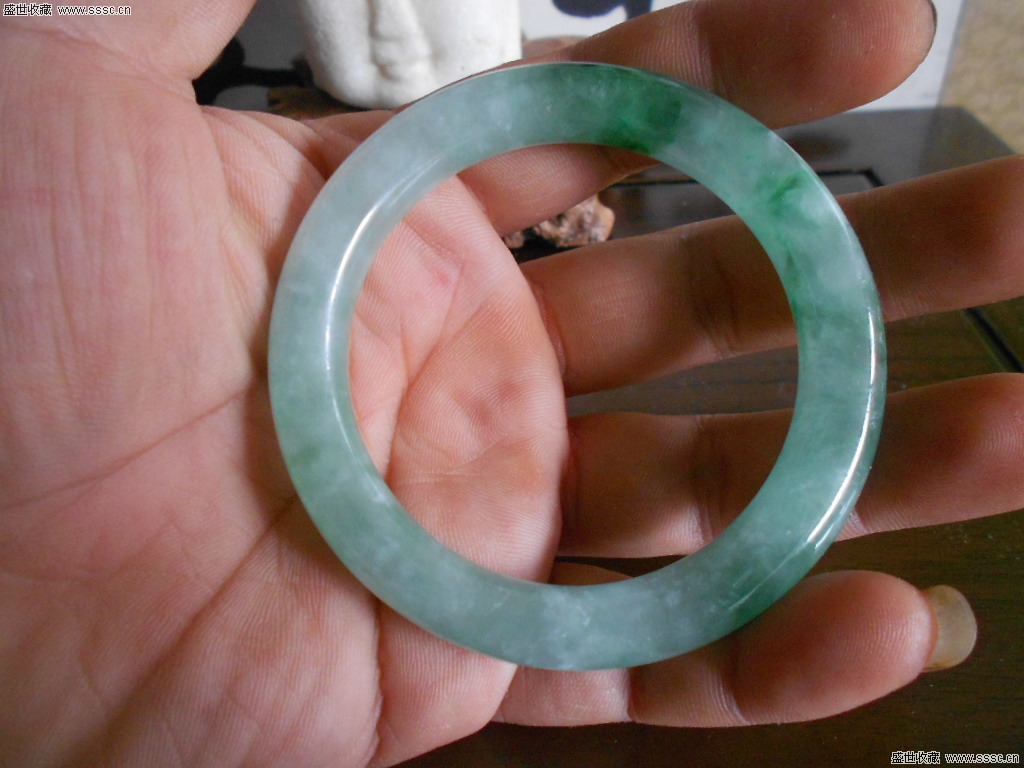 翡翠手镯价格正冰种翡翠手镯现在什么价位-第1张图片-翡翠网 翡翠手镯价格正冰种翡翠手镯现在什么价位-第1张图片-翡翠网