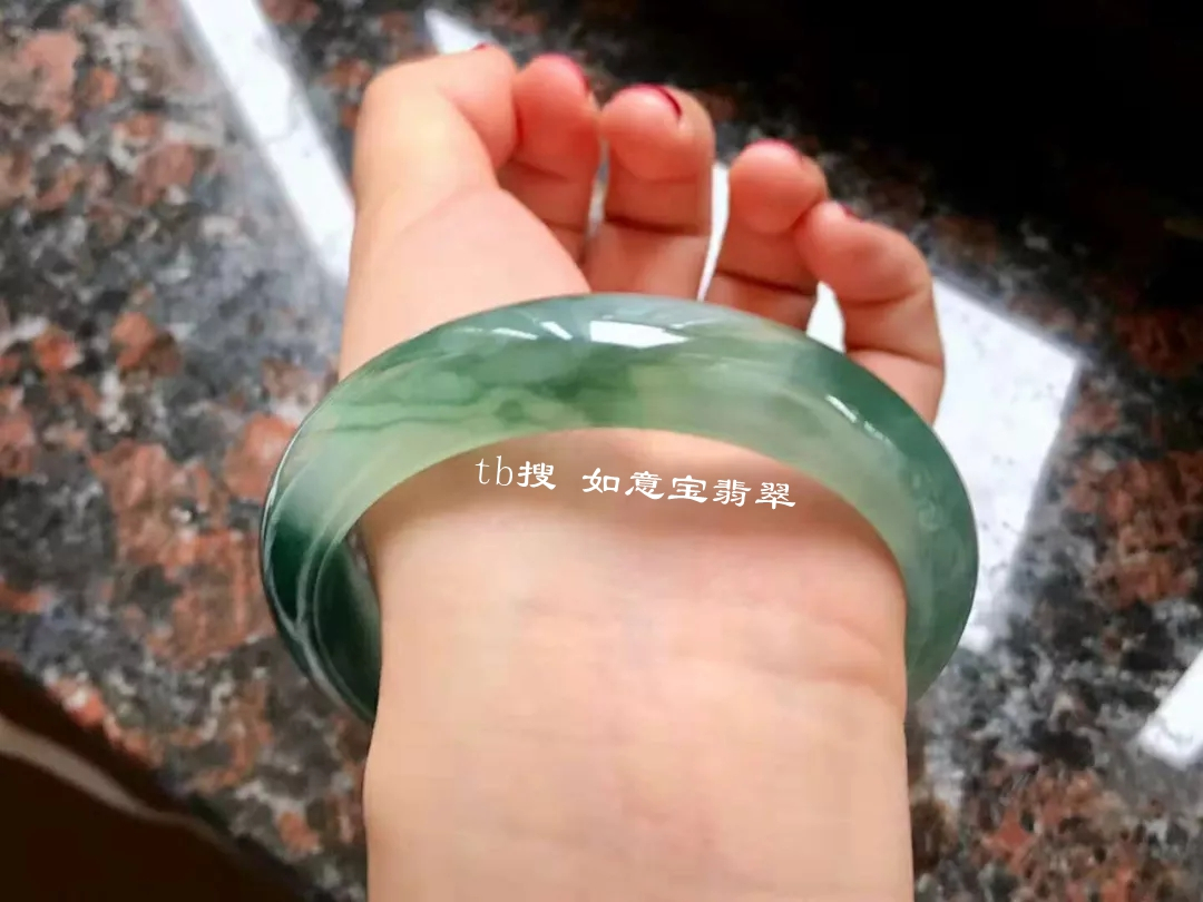 翡翠怎么分好坏,怎样鉴别翡翠手镯-第2张图片-翡翠网 翡翠怎么分好坏,怎样鉴别翡翠手镯-第2张图片-翡翠网