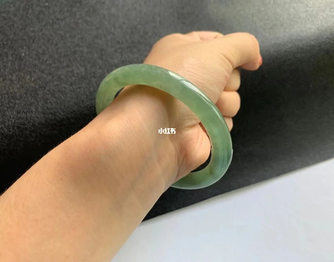 翡翠种手镯,冰种翡翠分哪几种-第2张图片-翡翠网 翡翠种手镯,冰种翡翠分哪几种-第2张图片-翡翠网